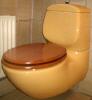 gelbe Toilette
