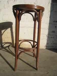 gebrauchter alter Barhocker