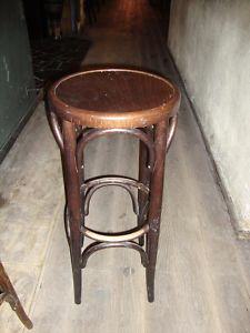 gebrauchter alter Barhocker