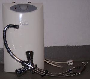 Boiler mit Armatur fürs Waschbecken