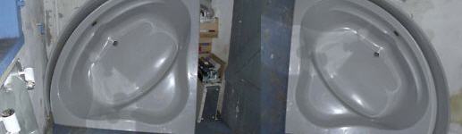 gebrauchte Eckbadewanne aus Kunststoff