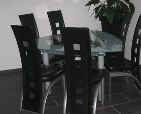Glastisch mit 6 Stühlen schwarz
