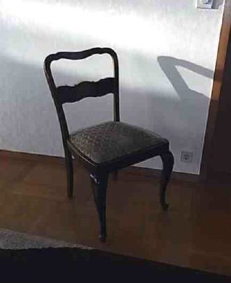 gebrauchter schwarzer Tisch mit 4 günstige Stühlen