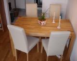Tisch mit 4 gebrauchten weißen Leder Stühle