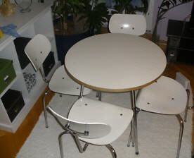 gebrauchter Tisch mit 4 Stühle weiß