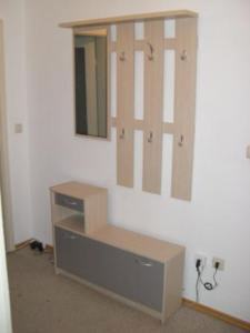 gebrauchte Wand Garderobe mit Schuhschrank