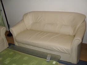 gebrauchte Möbel weiße Ledercouch