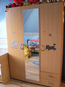 gebrauchter günstiger 3 türer Schrank