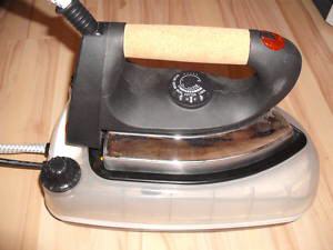 gebrauchtes Dampfbügeleisen