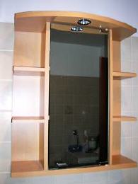 gebrauchter Badezimmer-Schrank