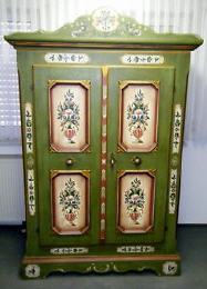 grüner Garderobenzimmer Schrank handbemalt