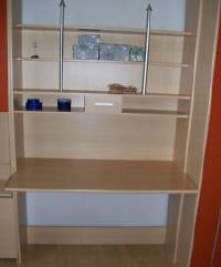 gebrauchter günstiger Kinder-Zimmer-Schreibtisch