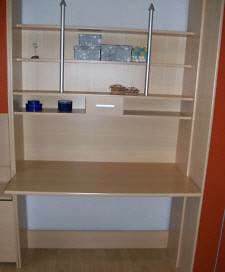 gebrauchter günstiger Kinder-Zimmer-Schreibtisch