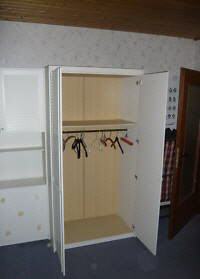 gebrauchter günstiger Kinderzimmer-Schrank