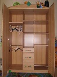 gebrauchter günstiger Kinderzimmer-Schrank