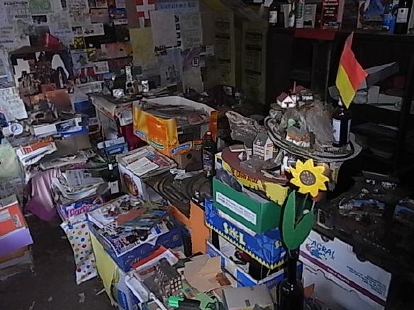 Laden und Entsorgung von Messie Müll