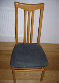 gebrauchter Stuhl Buche blauer Stoff Bezug