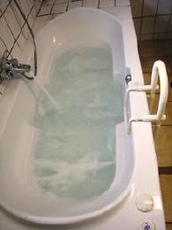 weiße Badewanne aus Kunststoff verkaufen